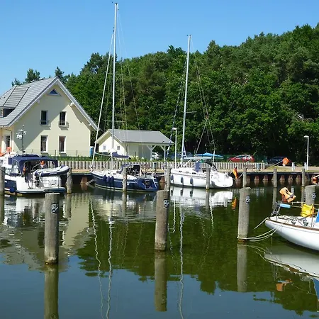 Holiday home Kapitaensresidenz - Haus Direkt Am Wasser *