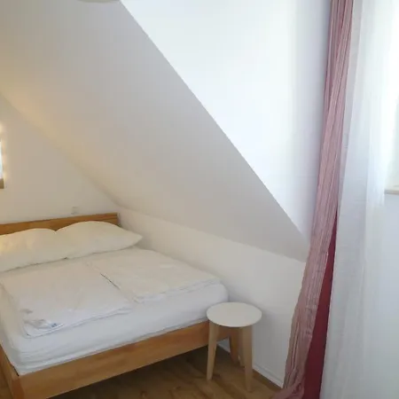 Feriehus Kapitaensresidenz - Haus Direkt Am Wasser *